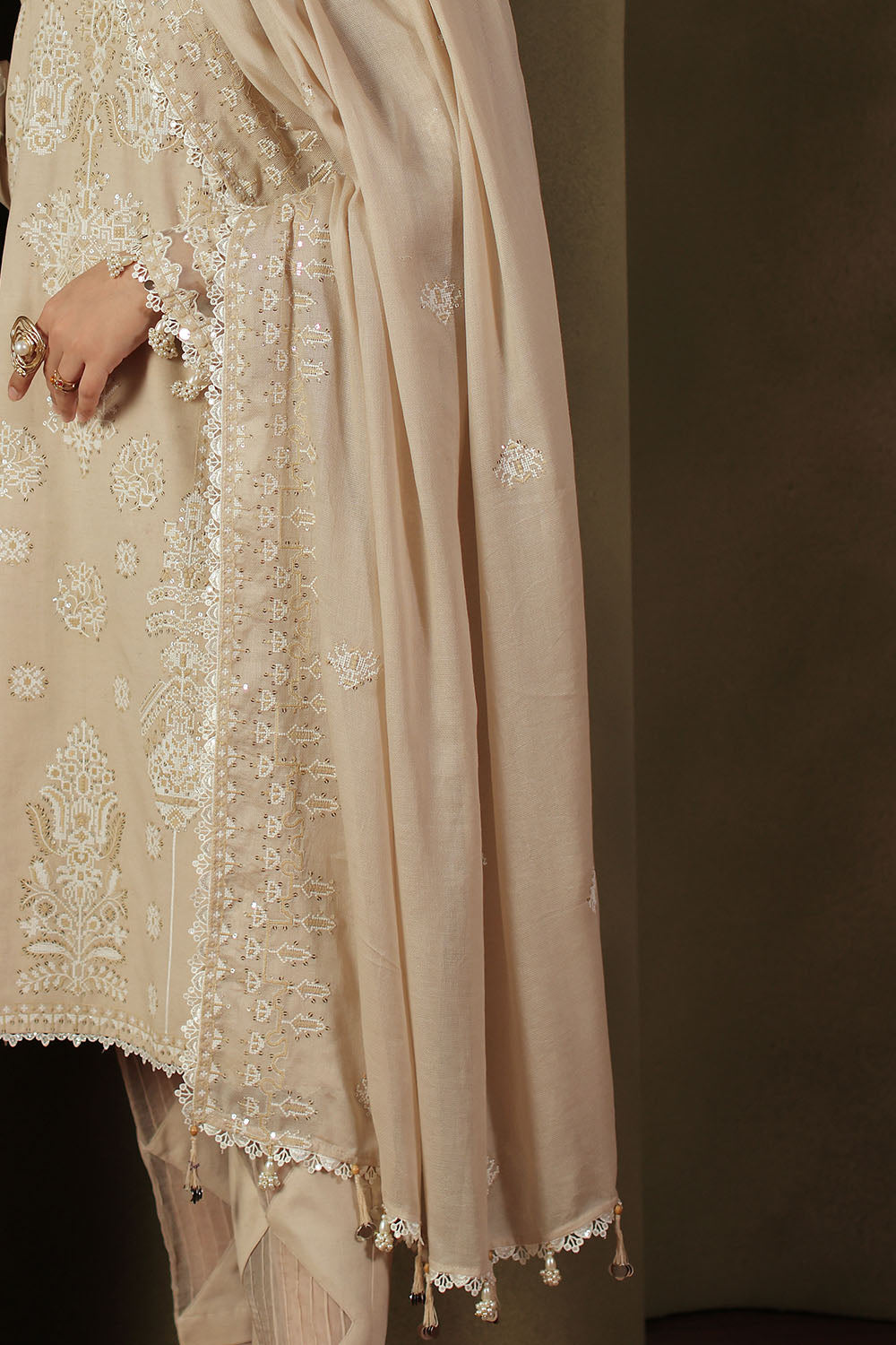 3 Piece Embroidered Cotton Khaddar Slub Suit