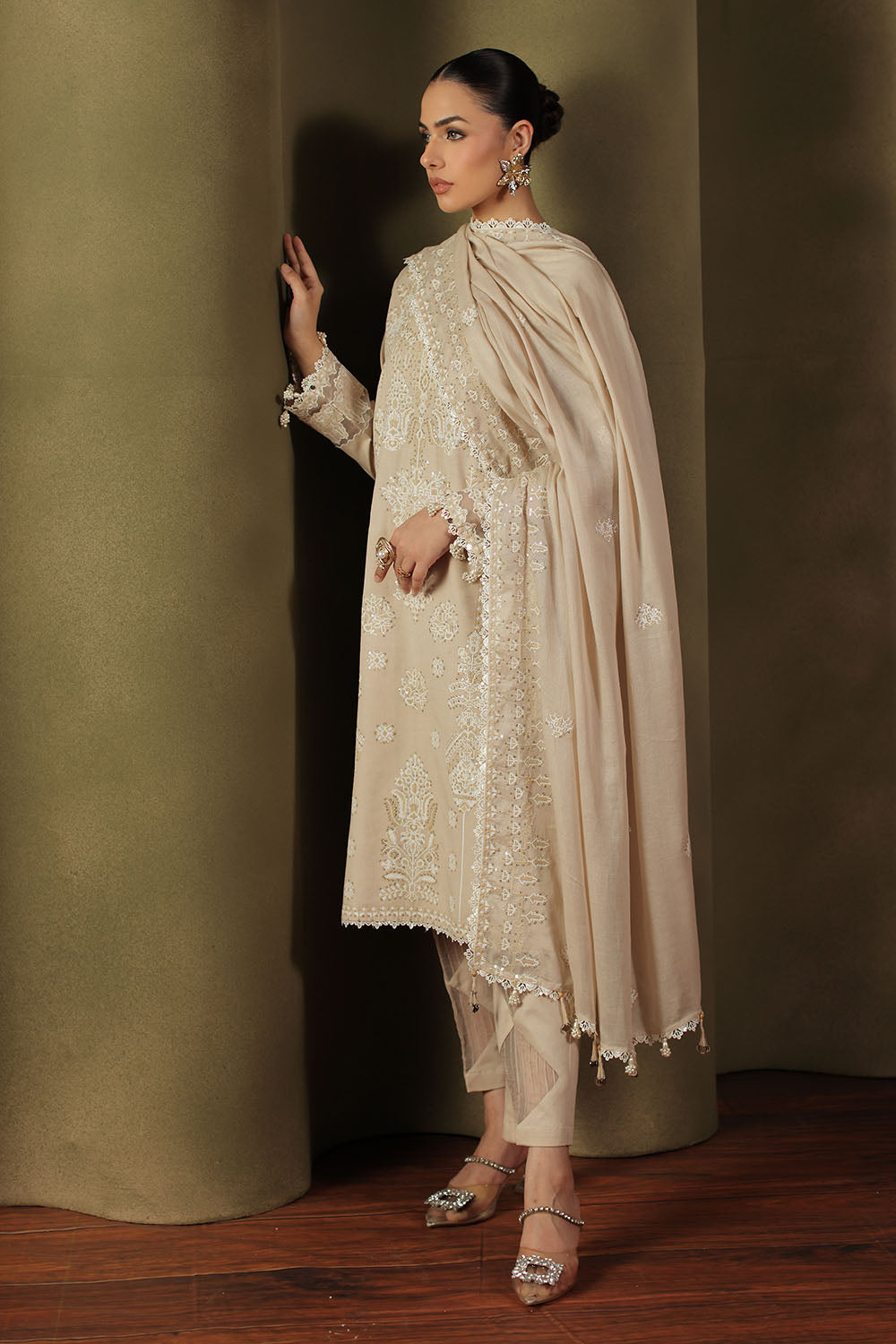 3 Piece Embroidered Cotton Khaddar Slub Suit