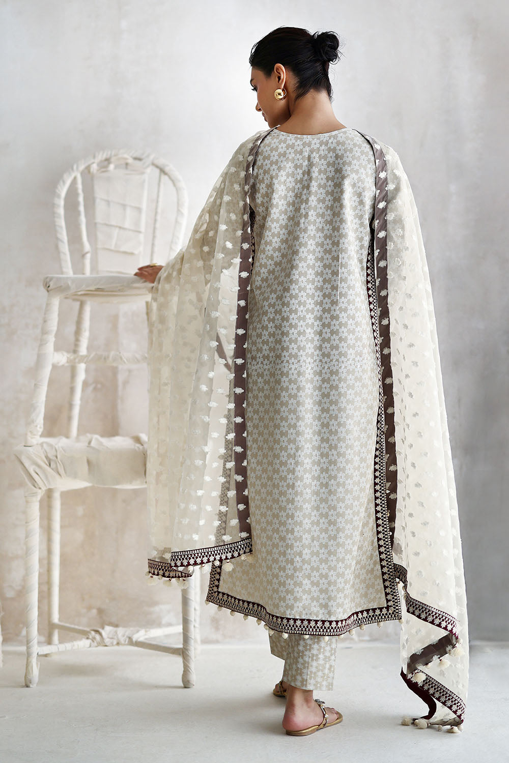 3 Piece Lacquer Printed Lawn Suit with Jacquard Organza Dupatta and Embroidered Borders