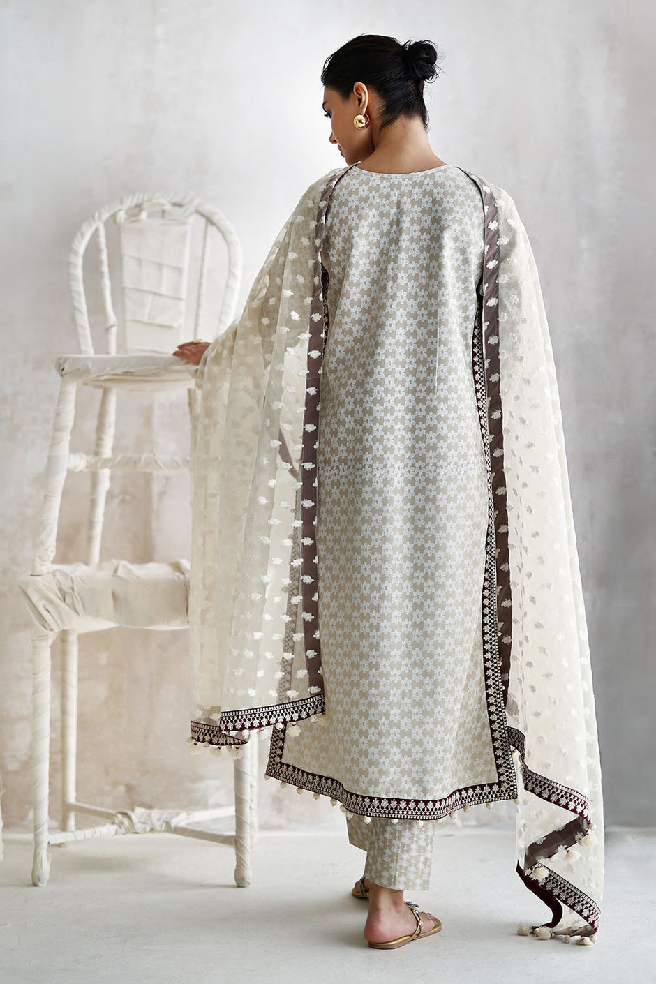 3 Piece Lacquer Printed Lawn Suit with Jacquard Organza Dupatta and Embroidered Borders