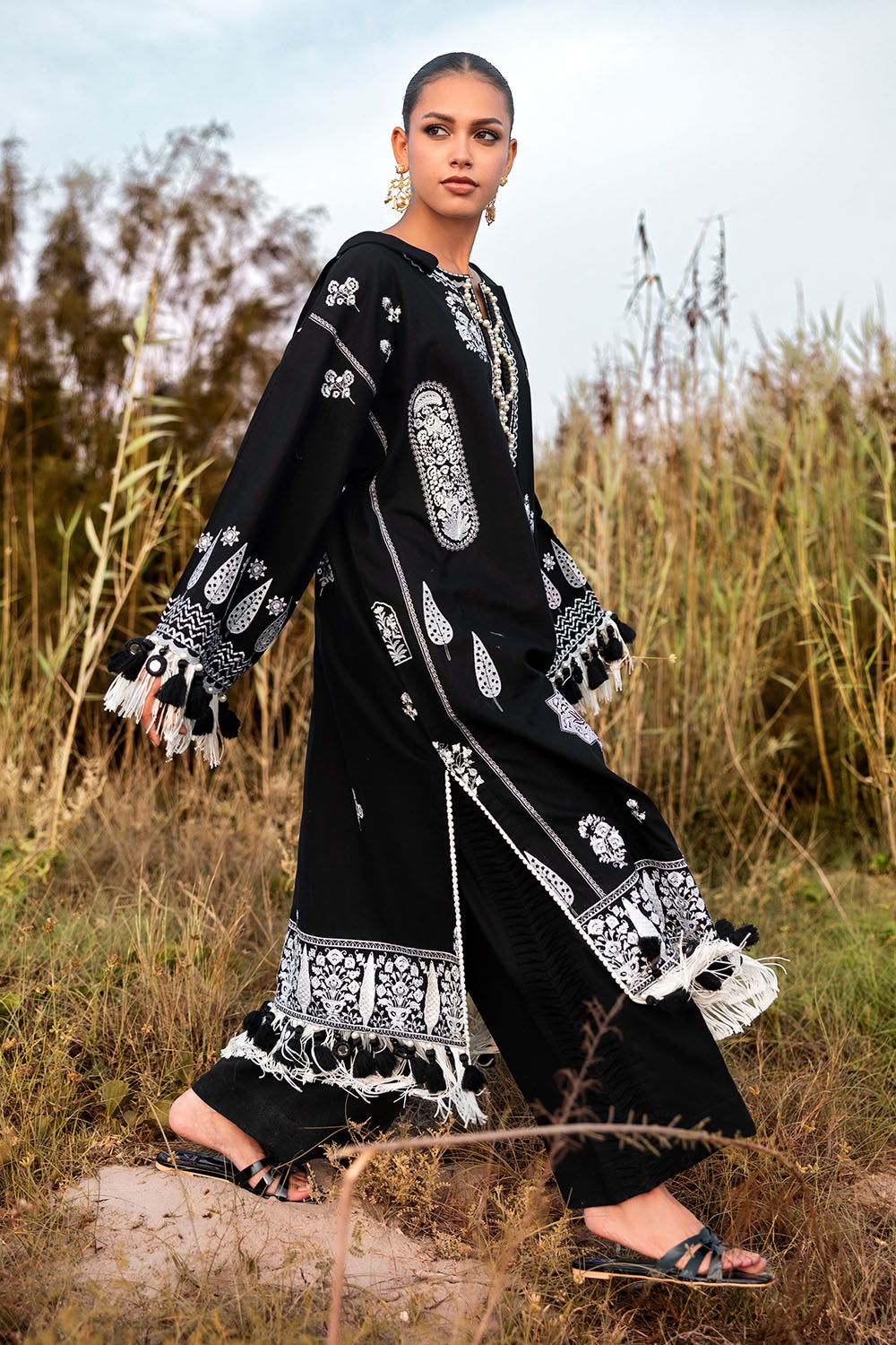2 Piece Embroidered Khaddar Suit with Borders TK-52003