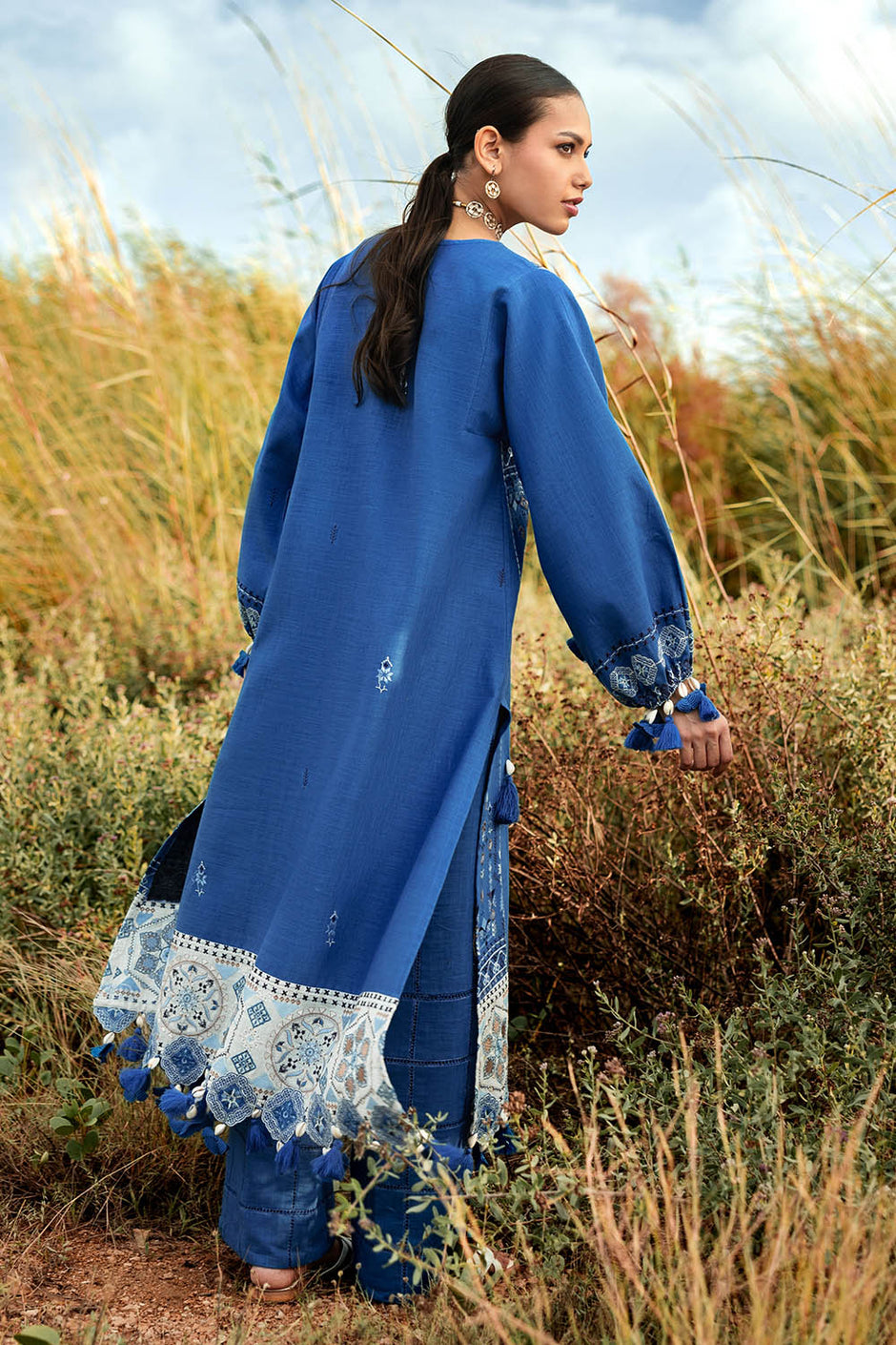 2 Piece Embroidered Khaddar Suit with Borders and Sleeve Bunches on Organza