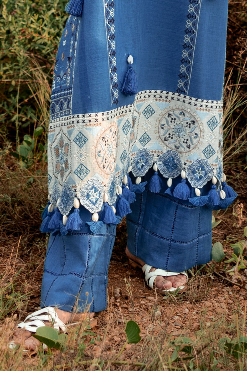 2 Piece Embroidered Khaddar Suit with Borders and Sleeve Bunches on Organza
