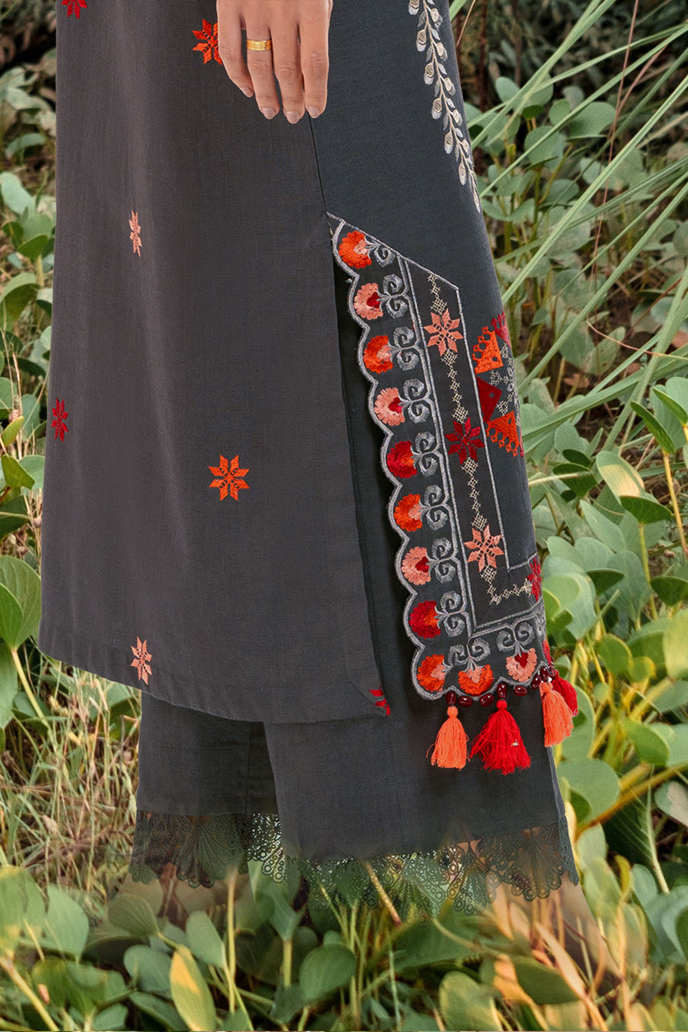 2 Piece Embroidered Khaddar Suit with Borders Chalk Lace and Bunches TK-52008