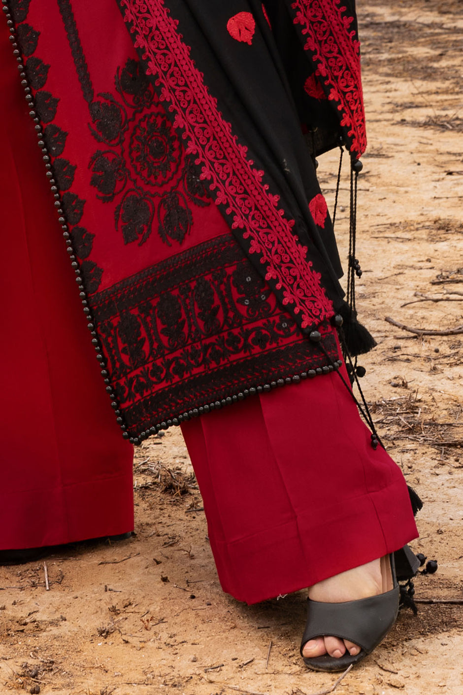 3 Piece Unstitched Embroidered Pashmina Suit with Embroidered Shawl and Chalk Border