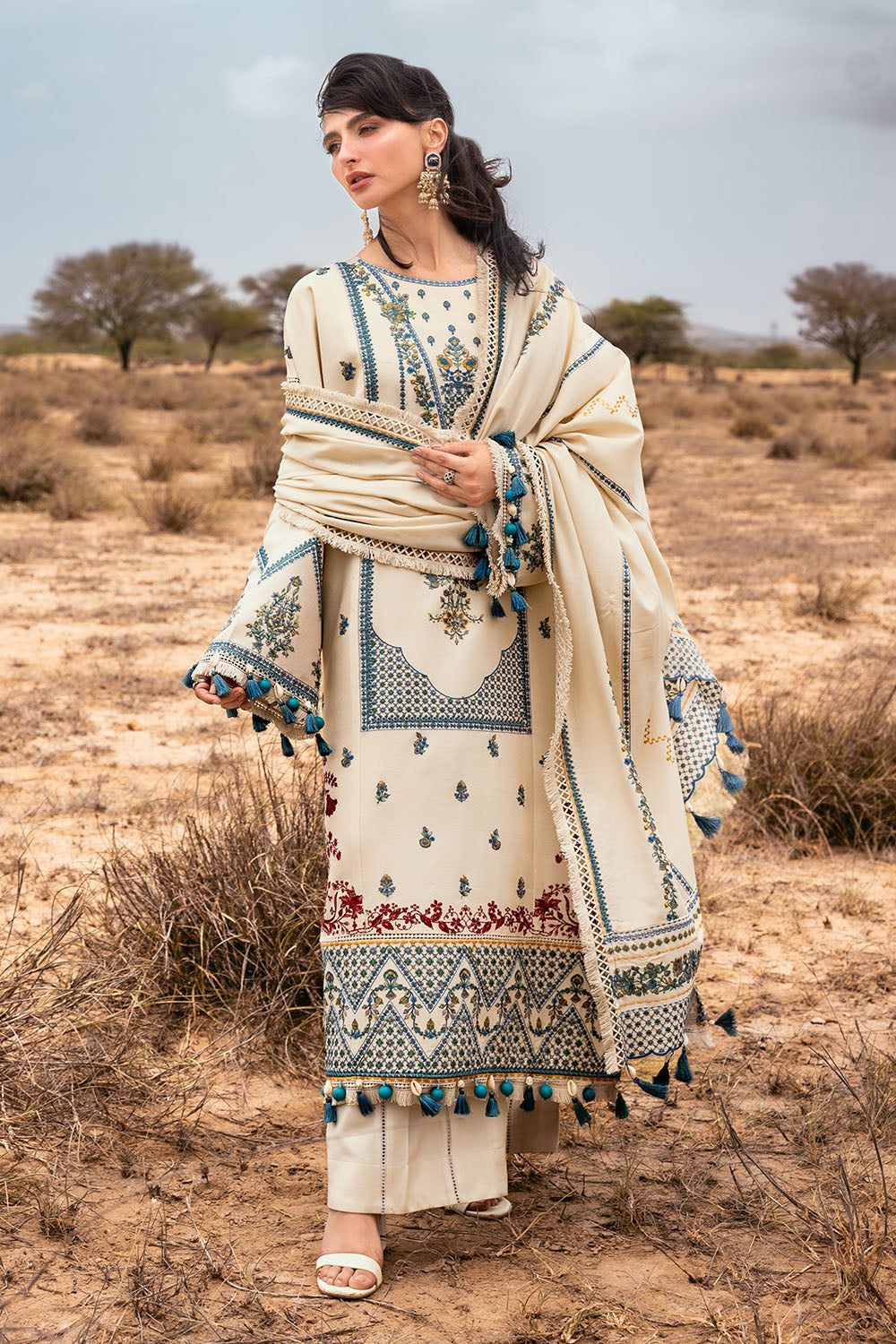 3 Piece Unstitched Embroidered Pashmina Suit with Embroidered Shawl and Pallu AP-52006