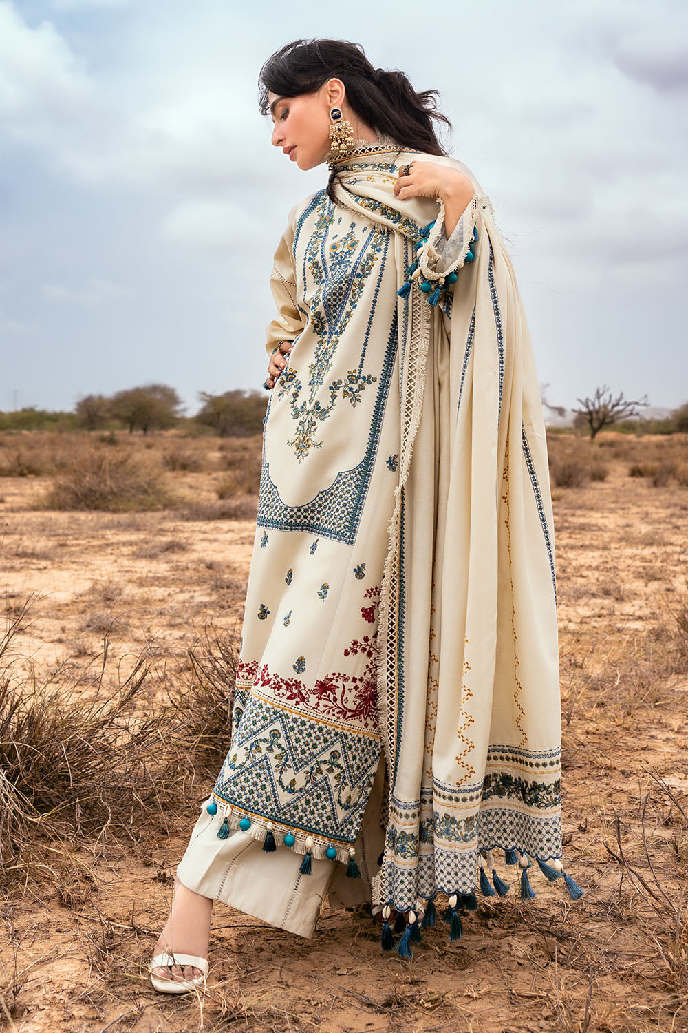 3 Piece Unstitched Embroidered Pashmina Suit with Embroidered Shawl and Pallu AP-52006