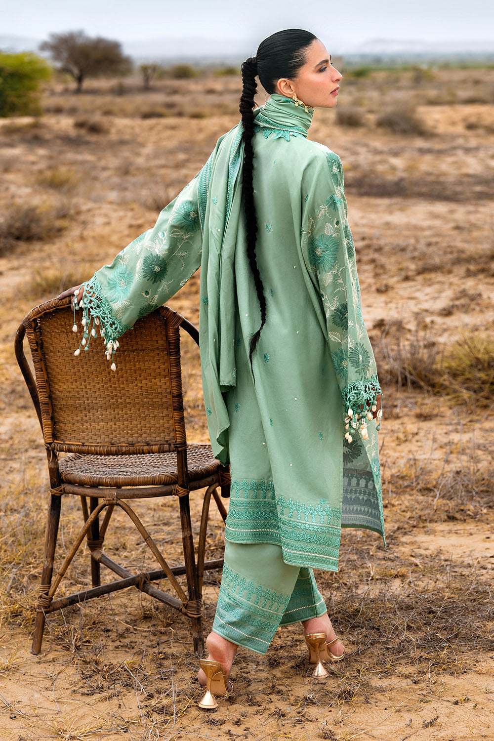3 Piece Unstitched Embroidered Pashmina Suit with Embroidered Shawl and Pallu AP-52009