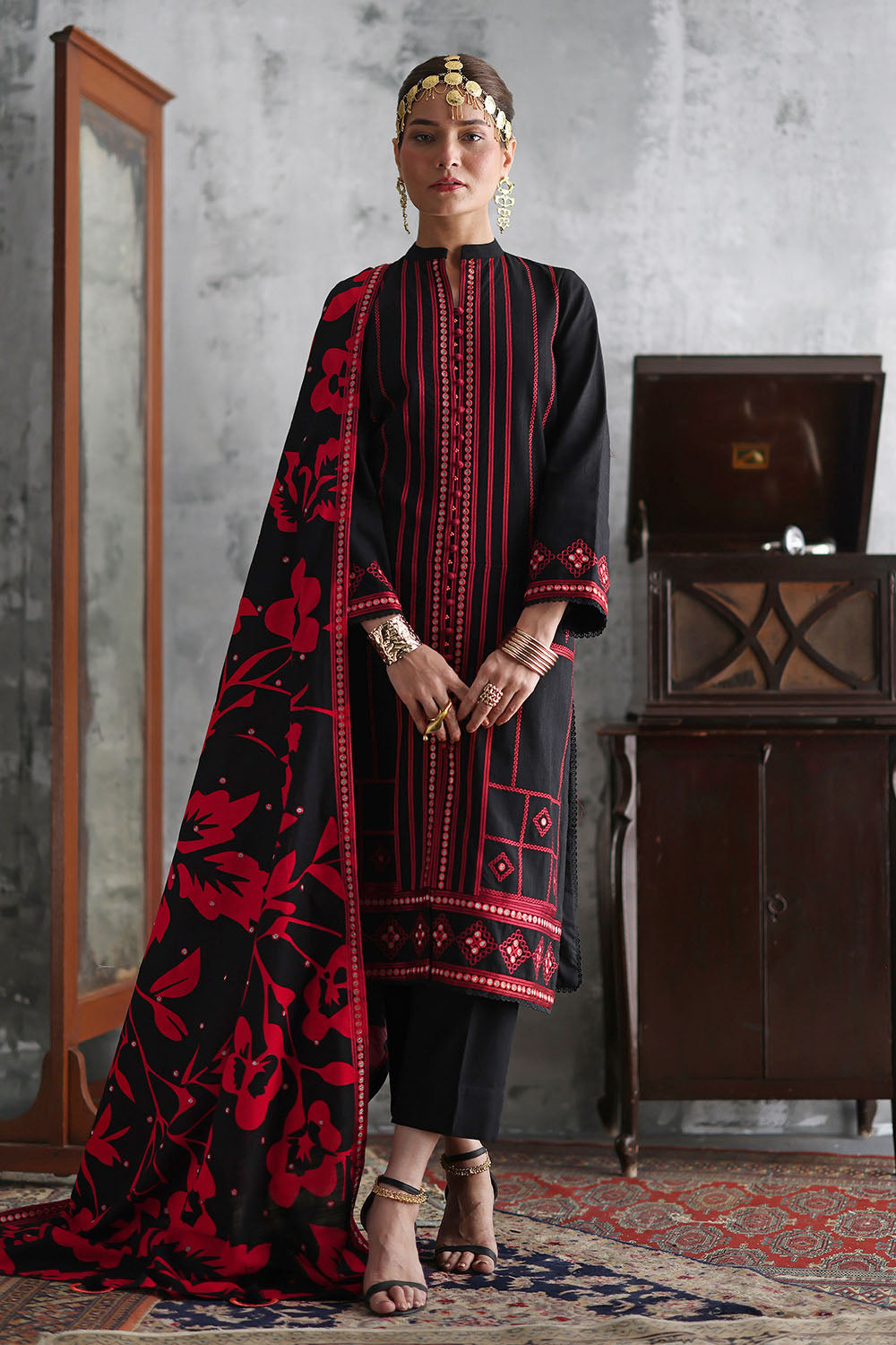 3 Piece Embroidered Khaddar Suit with Embroidered Printed Khaddar Dupatta