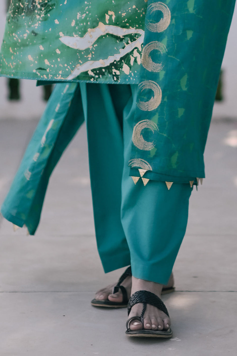 3 Piece Gold Printed Lawn Suit with Embroidered Lacquer Printed Dupatta