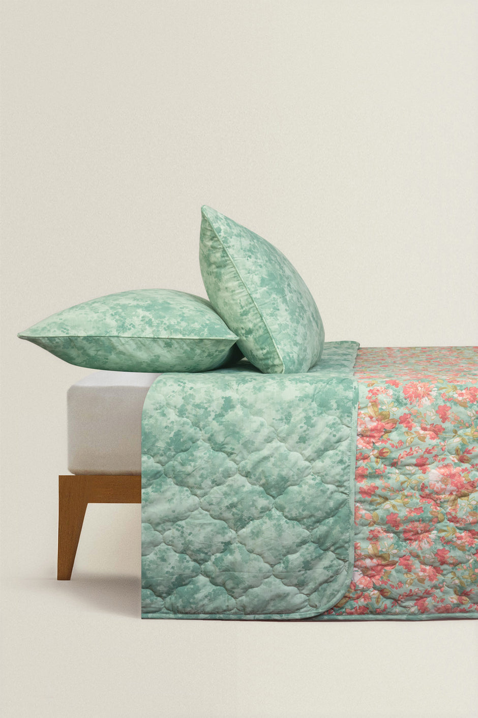 Flora Haze Bed Throw