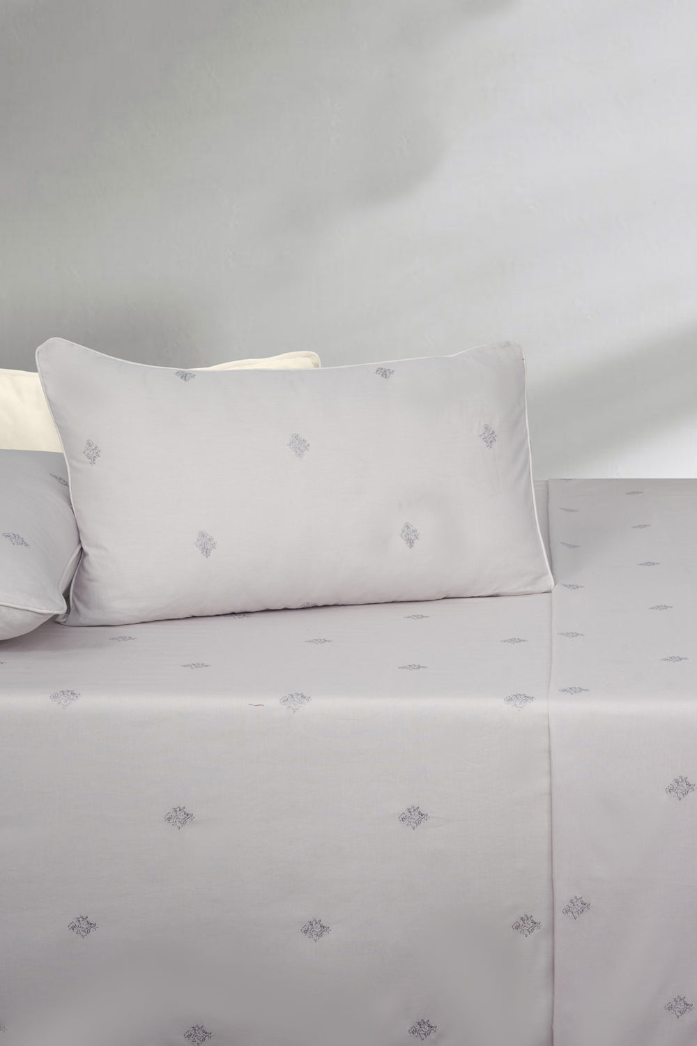 Gray Lilac T-150 Embroidered Bed Sheet Set