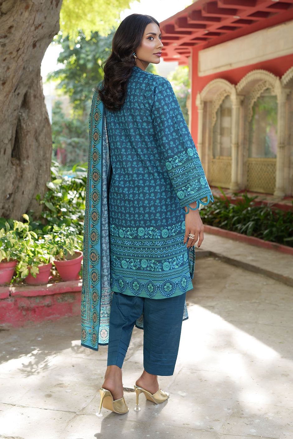 3 Piece Printed Khaddar Suit