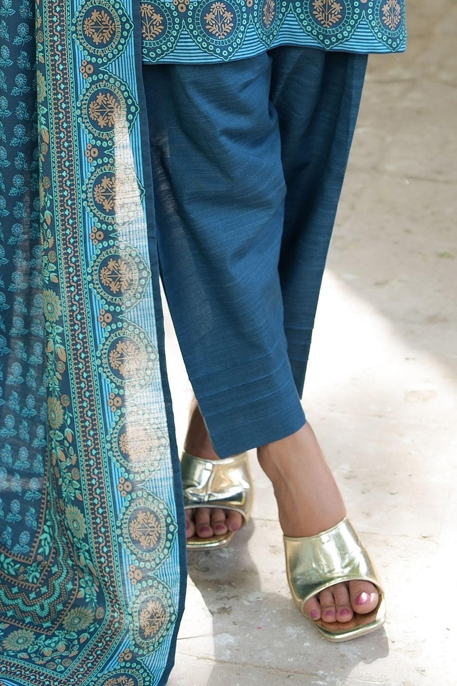 3 Piece Printed Khaddar Suit