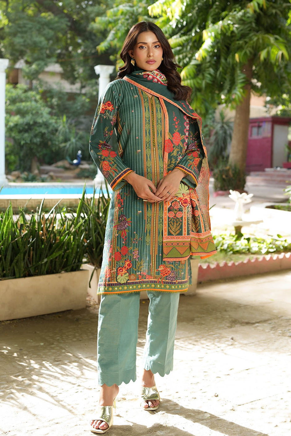 3 Piece Printed Khaddar Suit