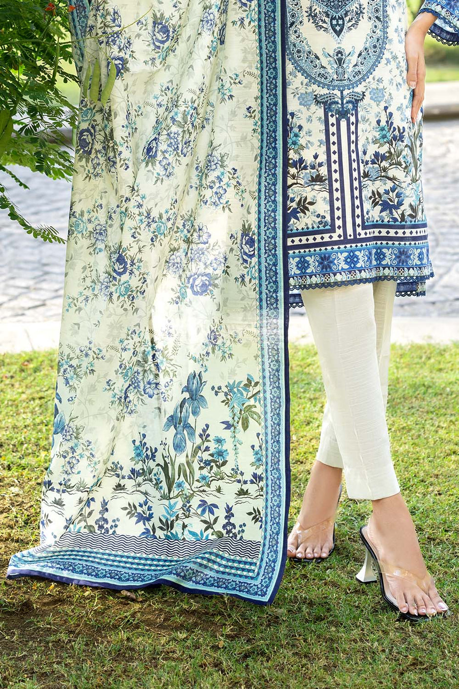 3 Piece Printed Khaddar Suit