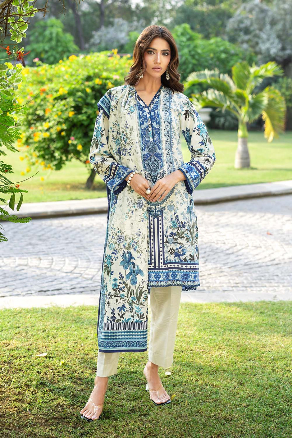 3 Piece Printed Khaddar Suit