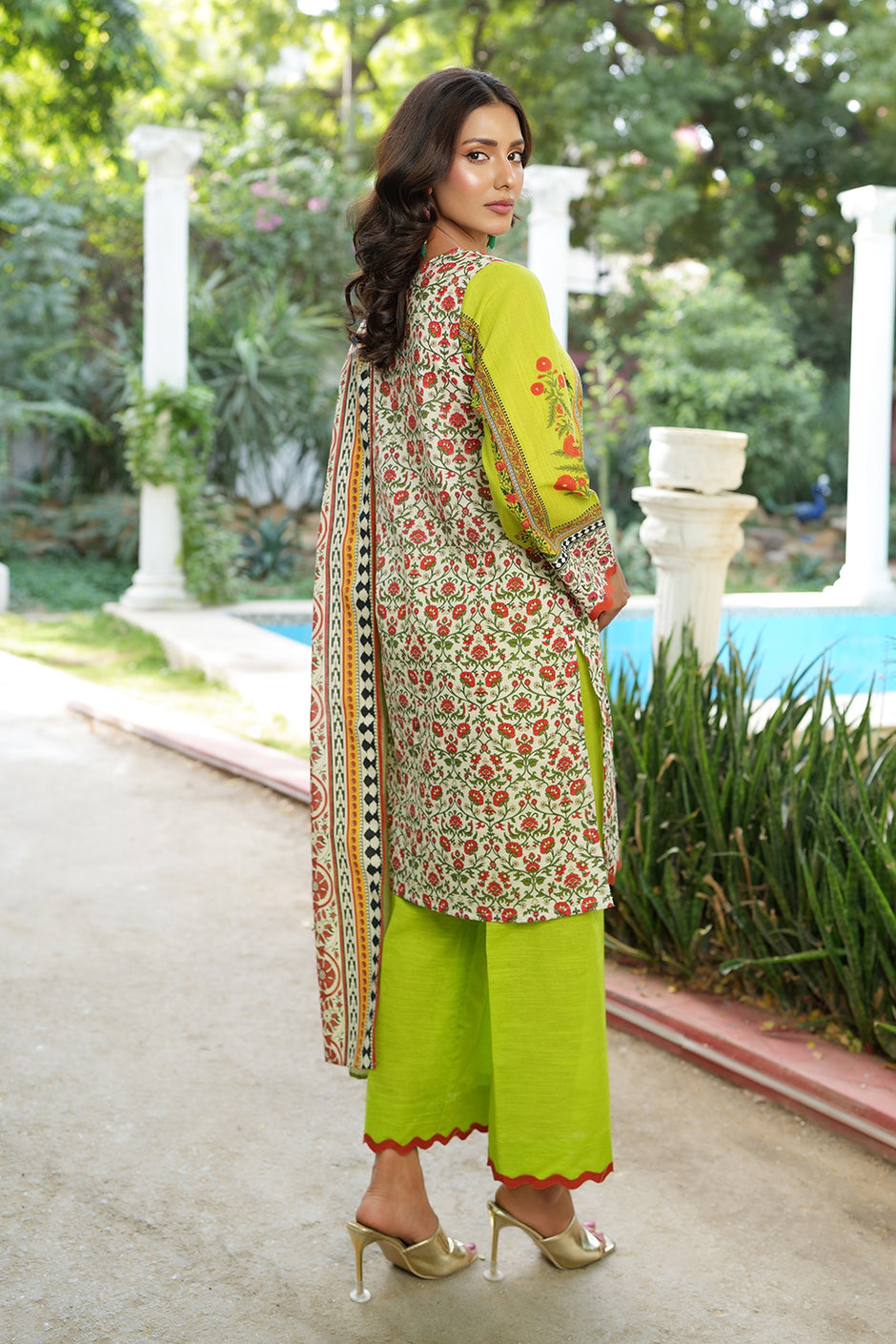 3 Piece Printed Khaddar Suit