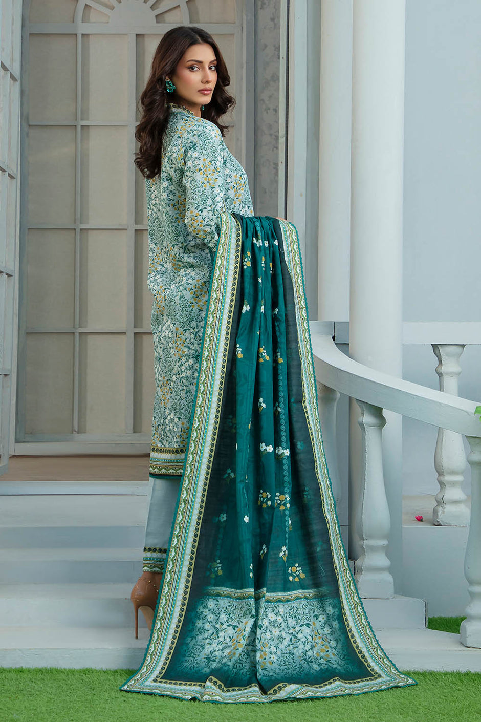 3 Piece Khaddar Suit with Dupatta