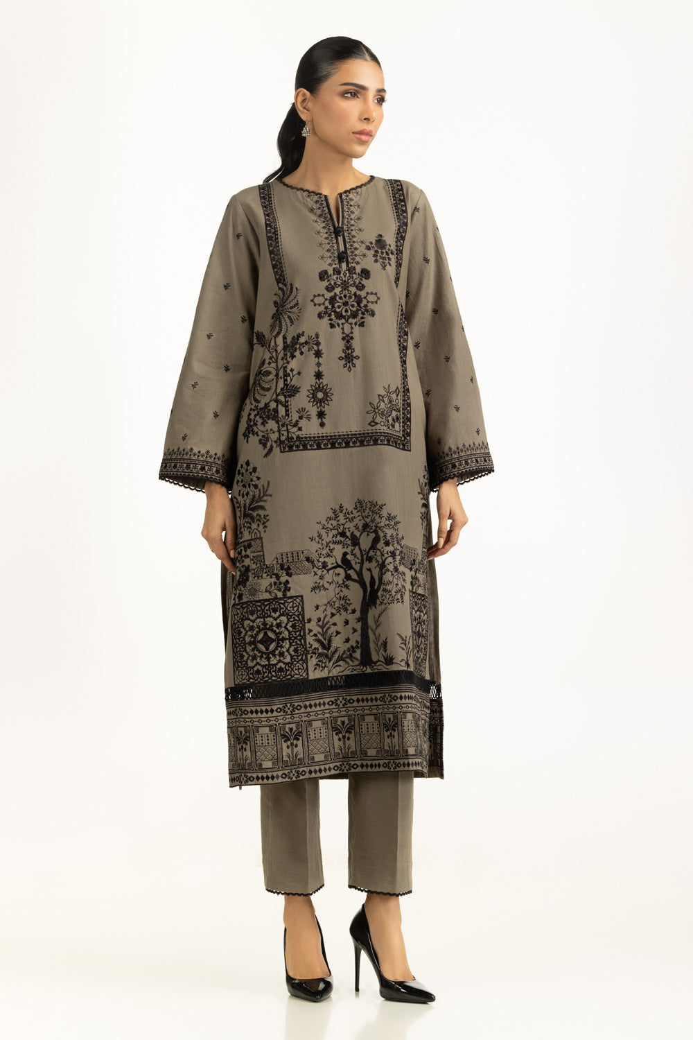 Khaddar Embroidered Co-Ord Set IUSTTS-1187