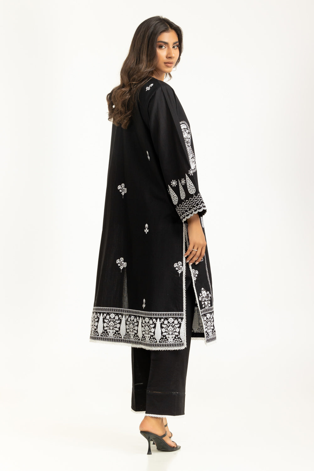 Khaddar Embroidered Co-Ord Set IUSTTS-1189