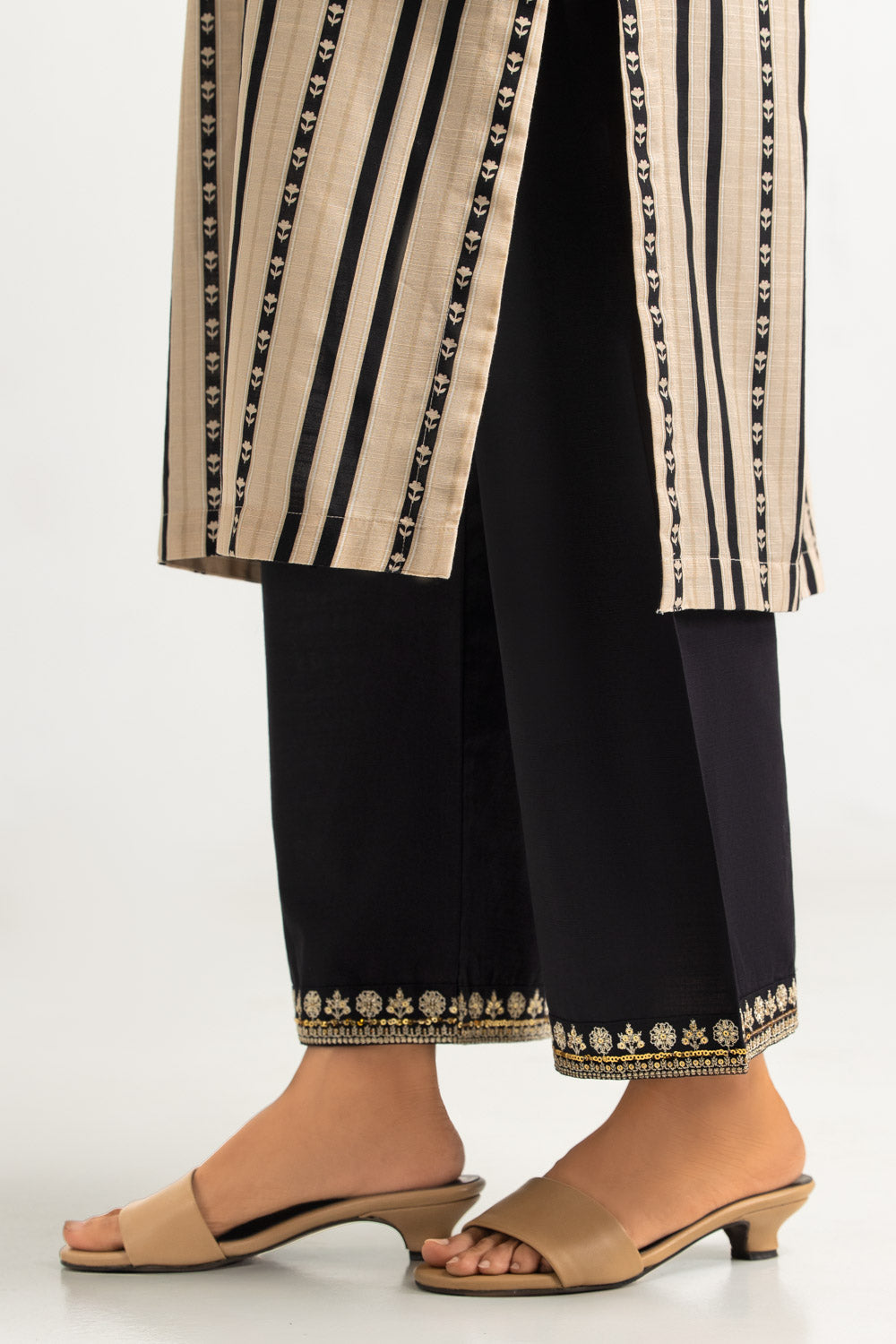 Khaddar Slub Printed Co-Ord Set With Embroidered