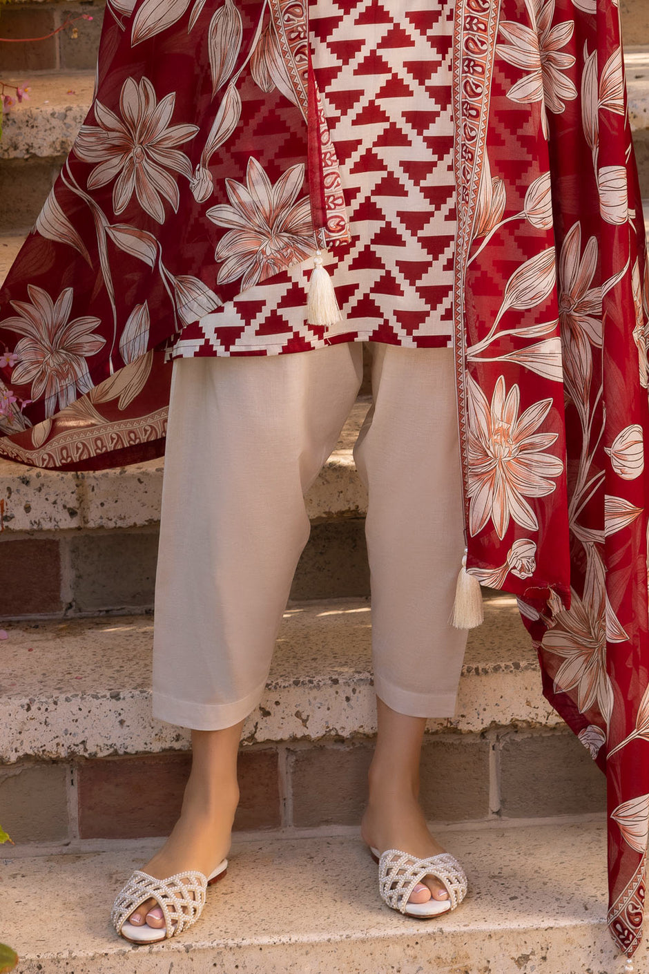 3 Piece Printed Lawn suit with Embroidered Organza Neckline