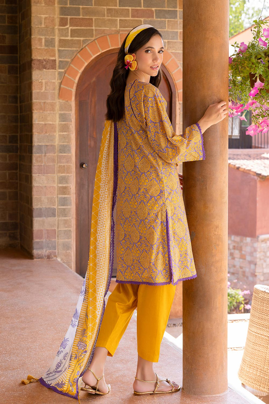 3 Piece Printed Lawn suit with Embroidered Organza Neckline