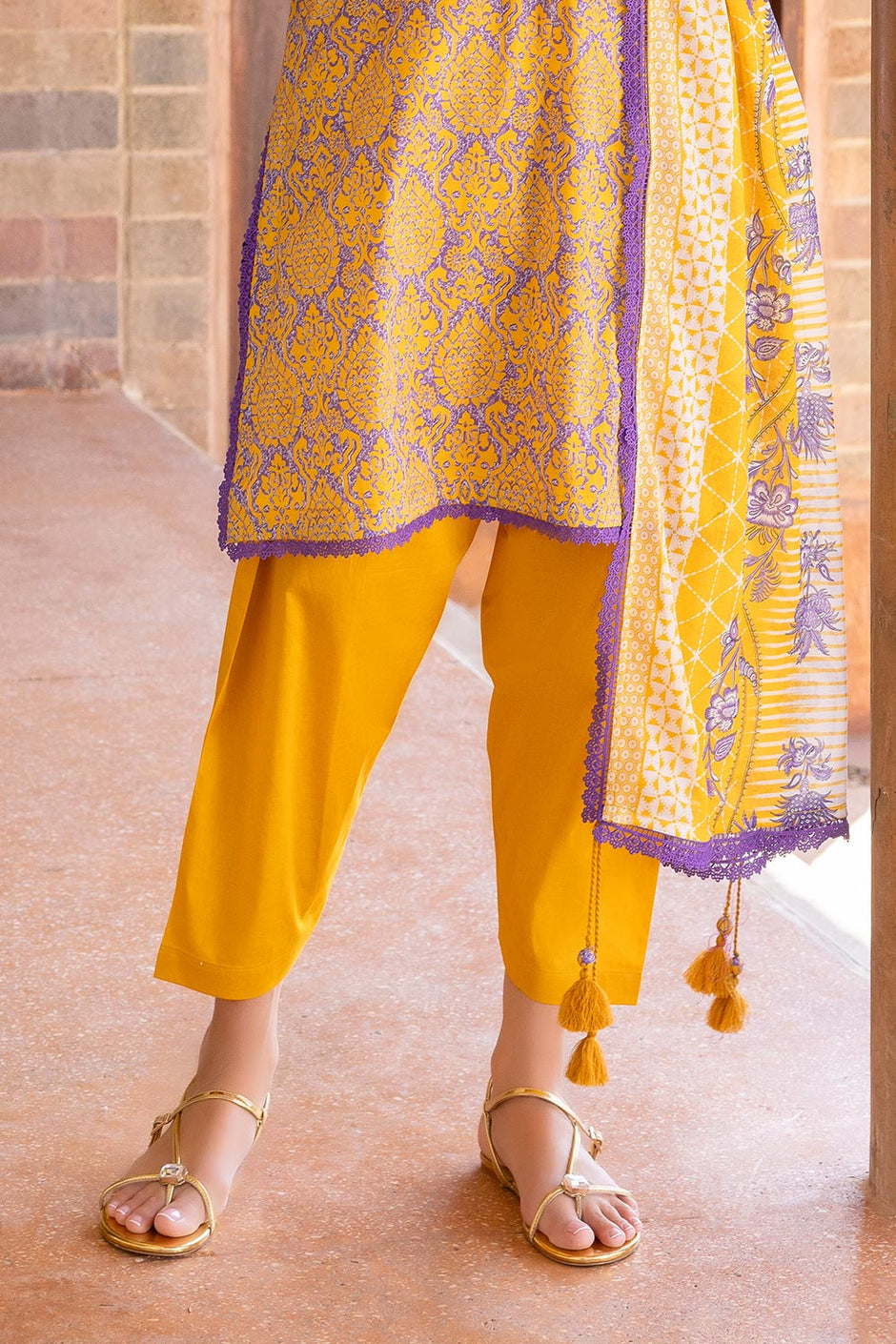 3 Piece Printed Lawn suit with Embroidered Organza Neckline
