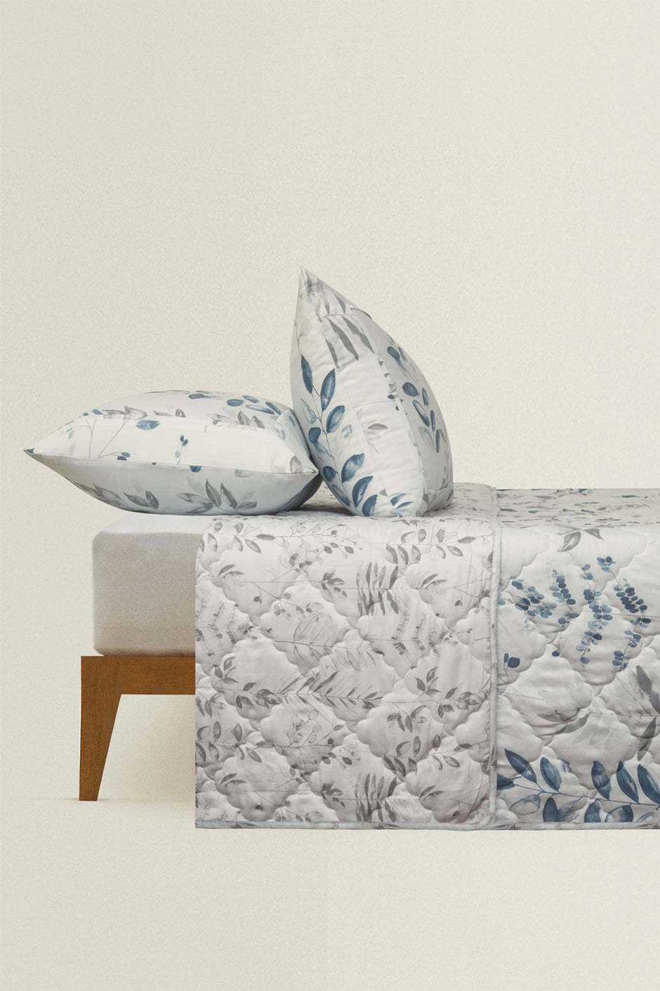 Leaf Imprint T-200 Bed Throw