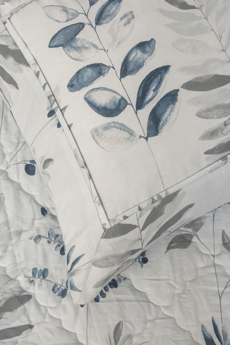 Leaf Imprint T-200 Bed Throw