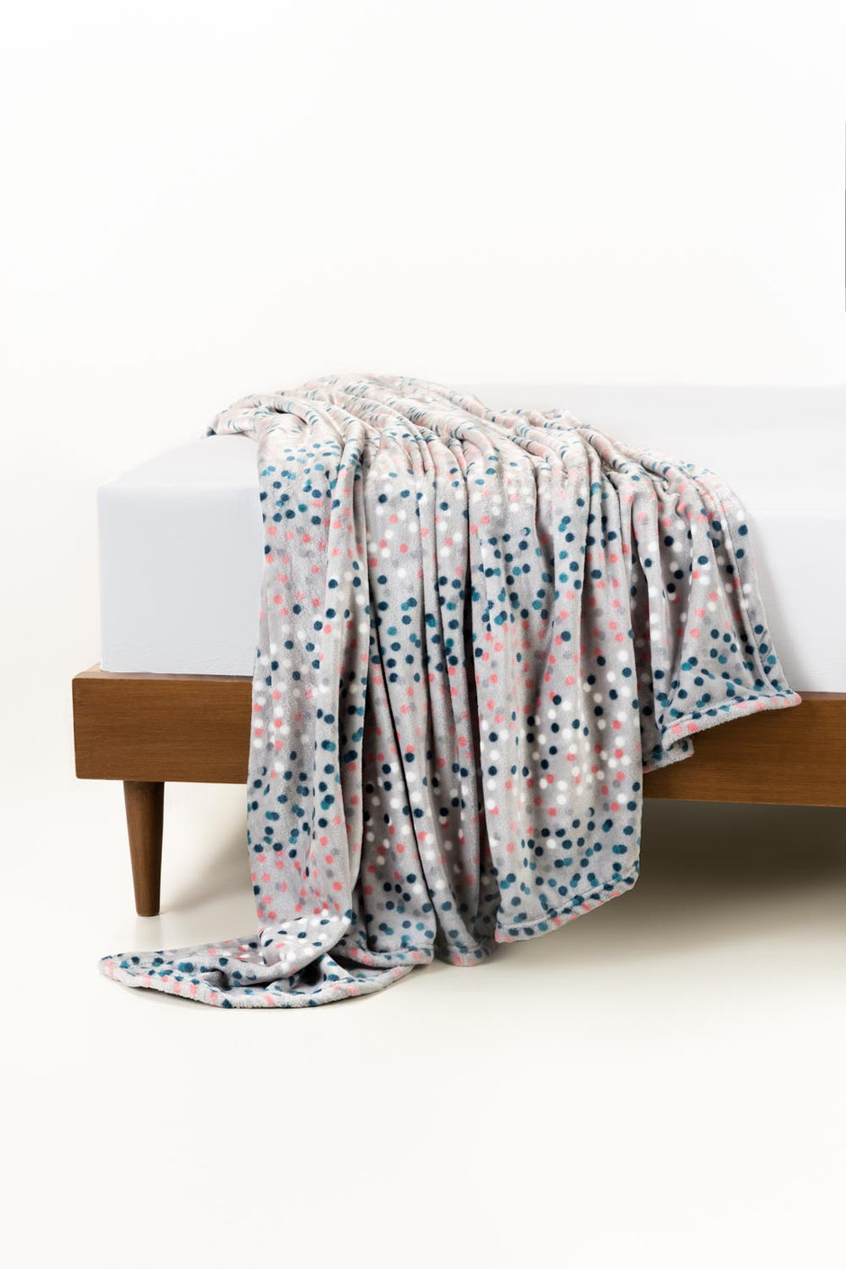 SS26-Multi Dots Single Ply Fleece Throw
