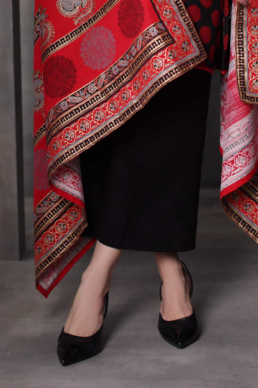 3 Piece Printed Khaddar Suit with Gold & Lacquer Printed Khaddar Dupatta