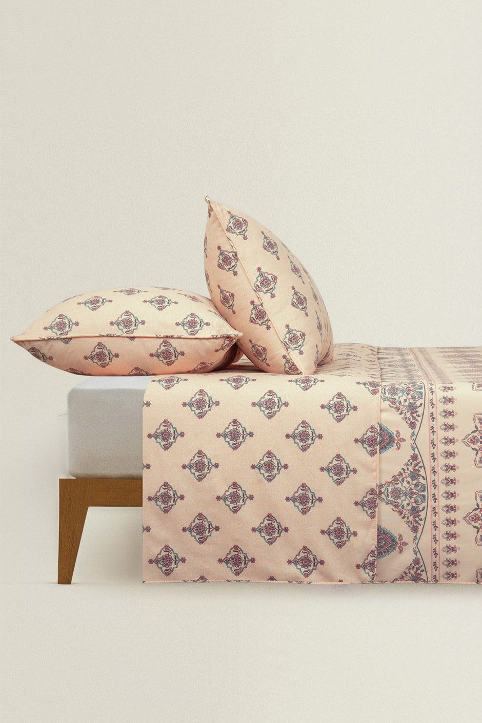 Paisley Blush T-150 Quilt Cover Set