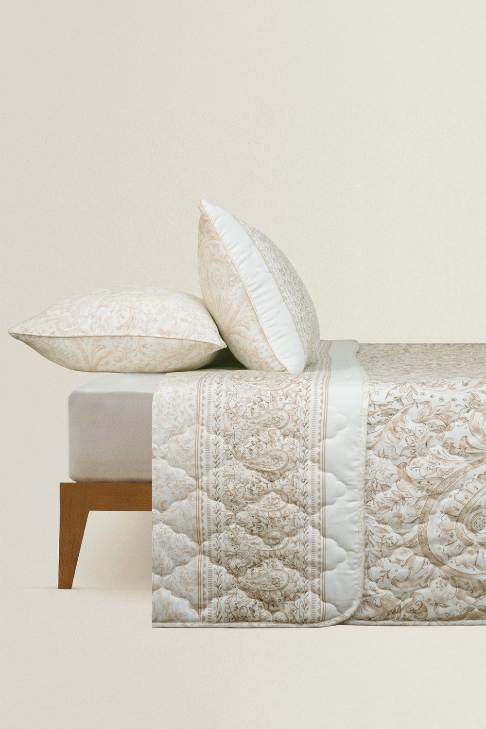 Paisley Elegance Bed Throw