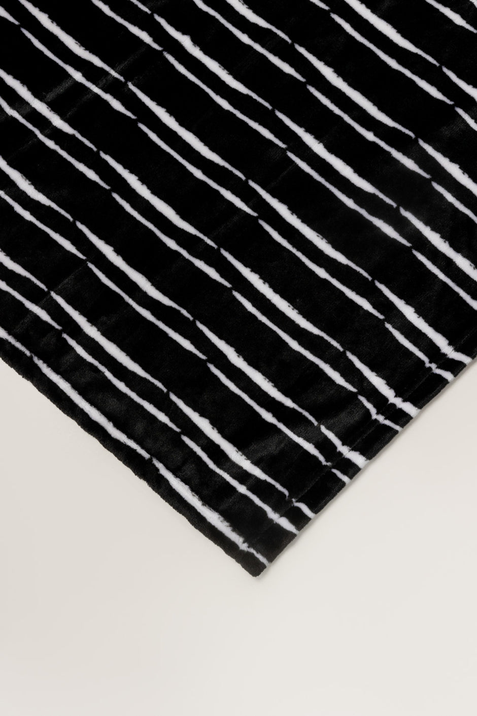 Phantom Single Ply Fleece Throw