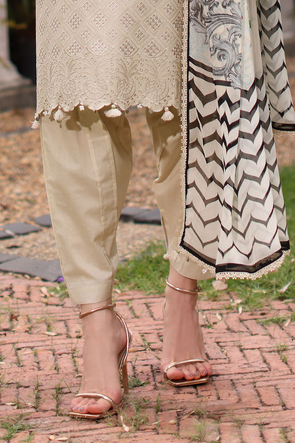 3 Piece Embroidered Lawn Suit with Chiffon Dupatta
