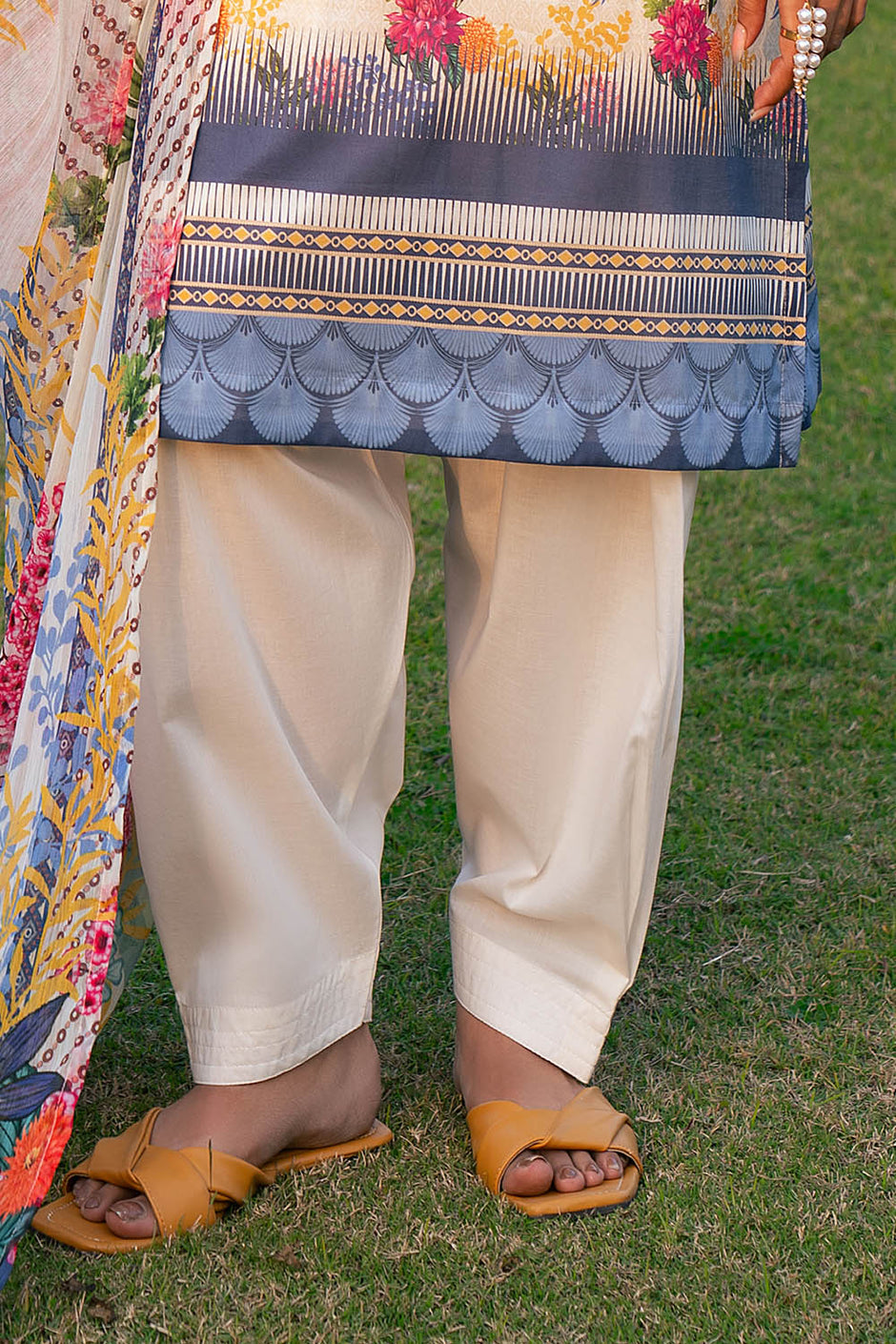 3 Piece Printed Lawn Suit with Chiffon Dupatta