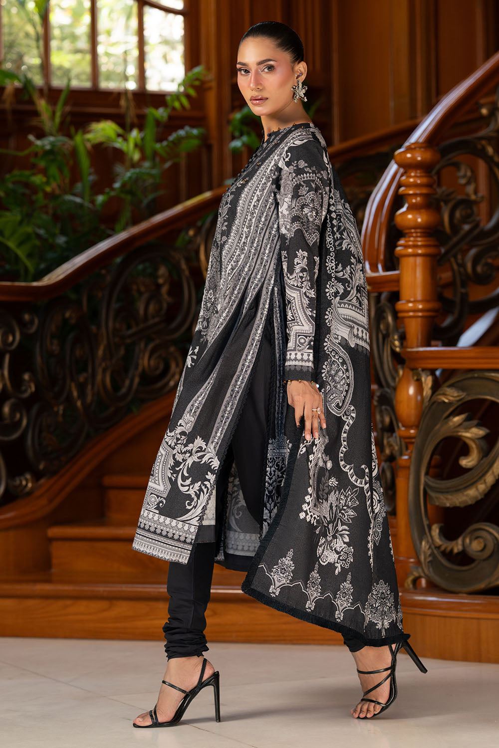 3 Piece Printed Karandi Suit
