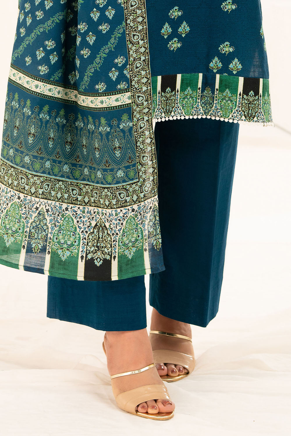 3 Piece Printed Khaddar Suit with Dupatta K-52040
