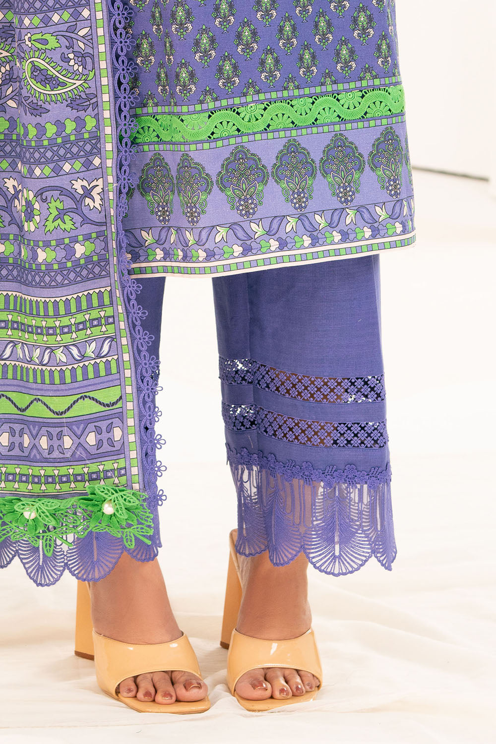 3 Piece Printed Khaddar Suit with Dupatta K-52084
