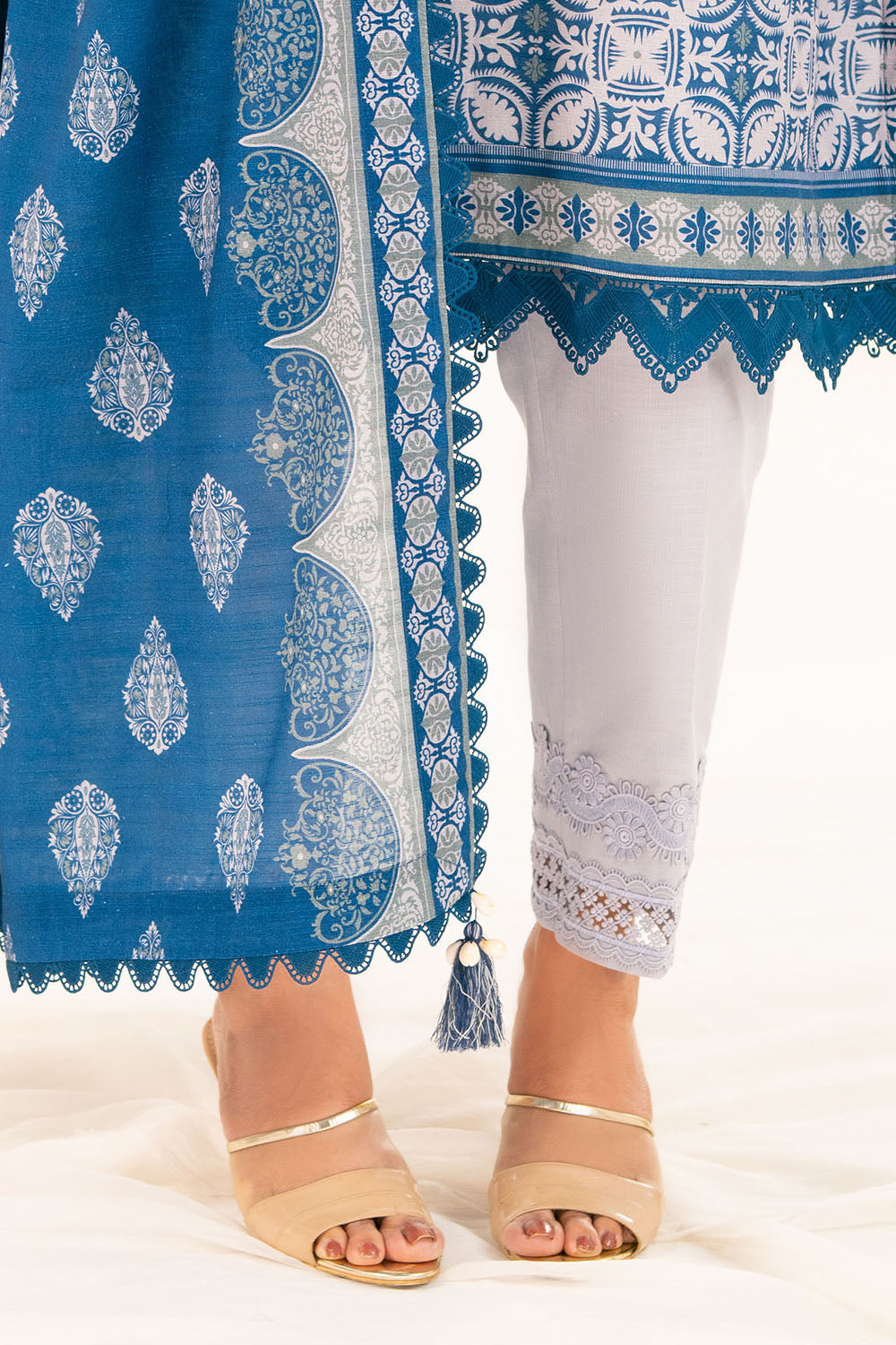 3 Piece Printed Khaddar Suit with Dupatta K-52085