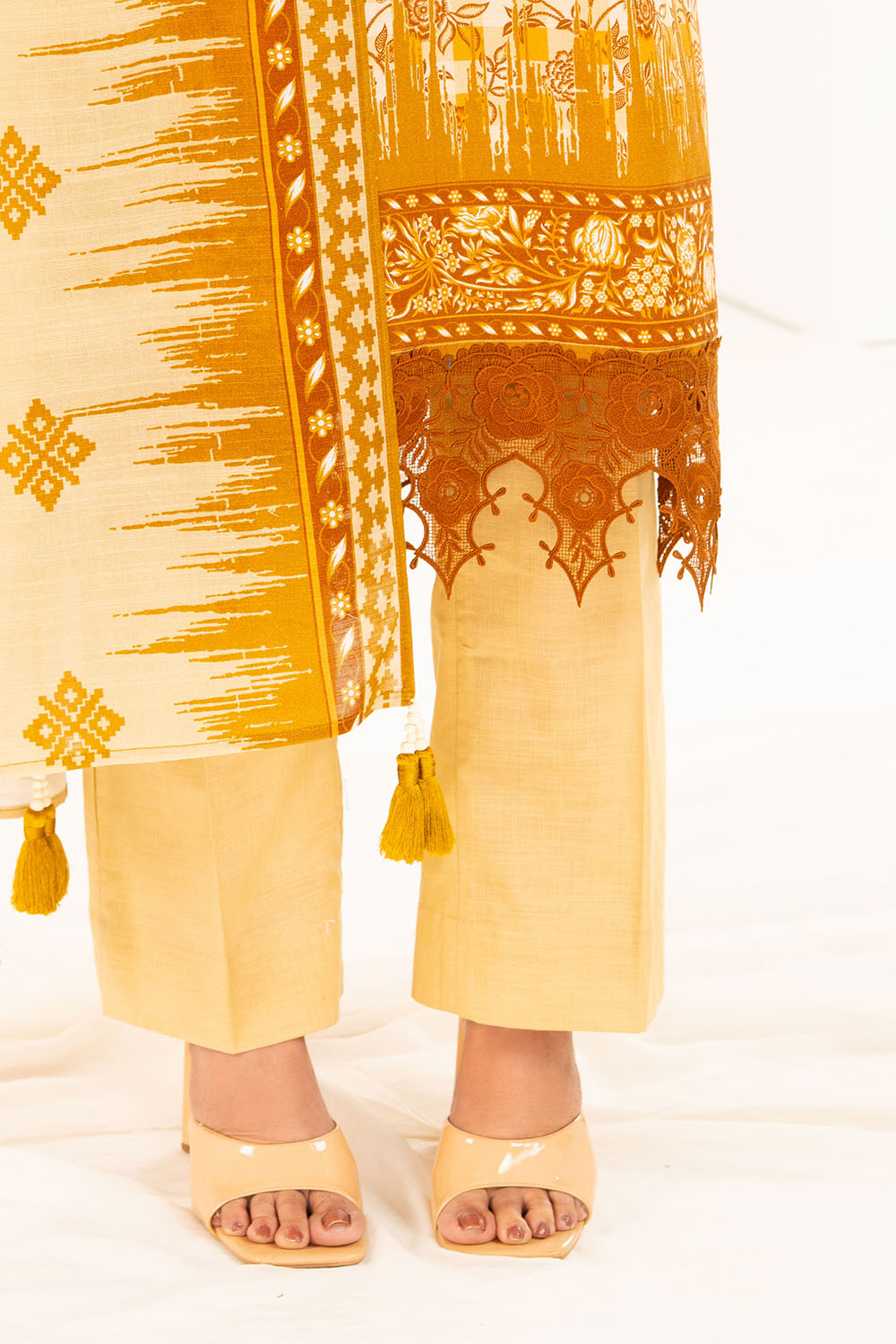 3 Piece Printed Khaddar Suit with Dupatta K-52087