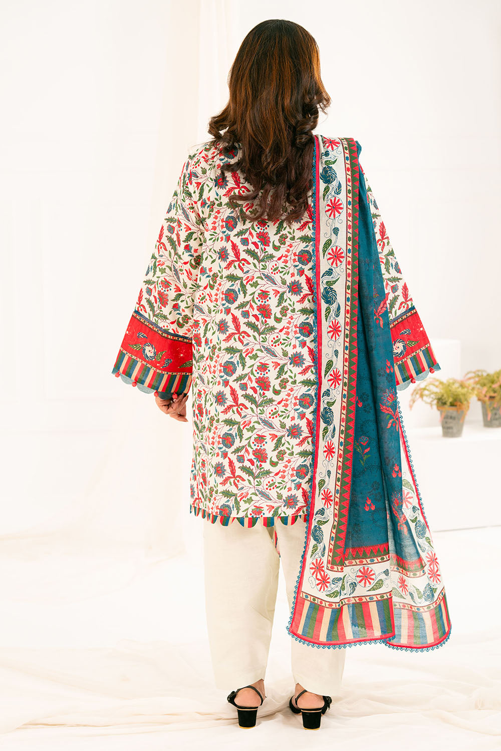 3 Piece Printed Khaddar Suit with Dupatta K-52089
