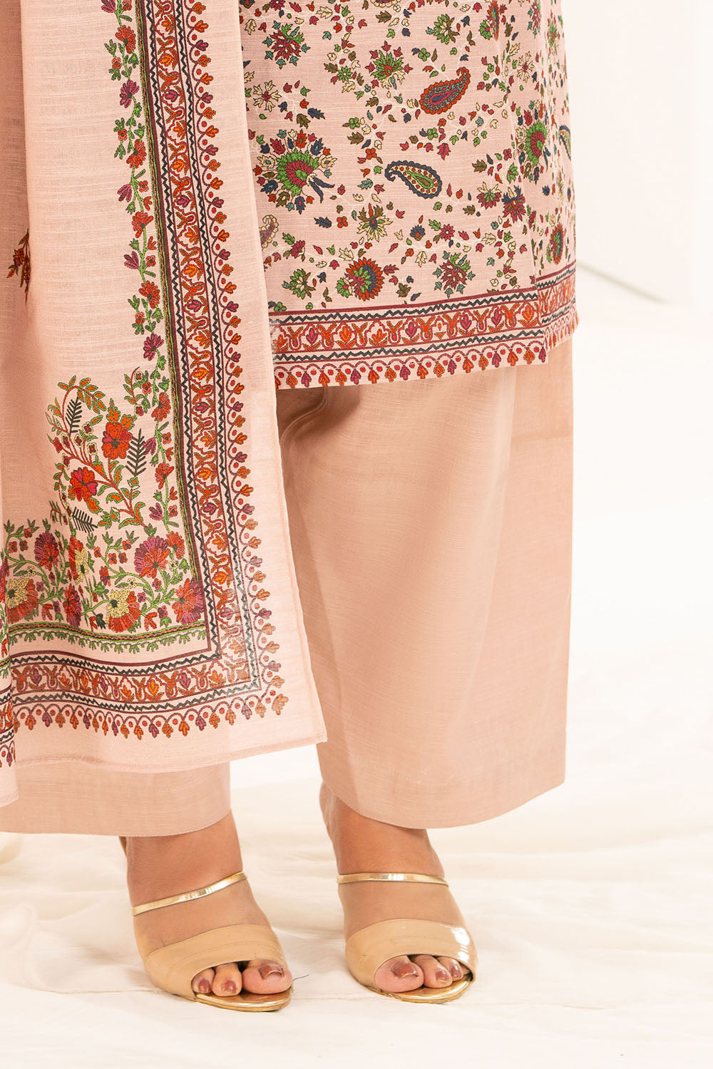 3 Piece Printed Khaddar Suit with Dupatta K-52091