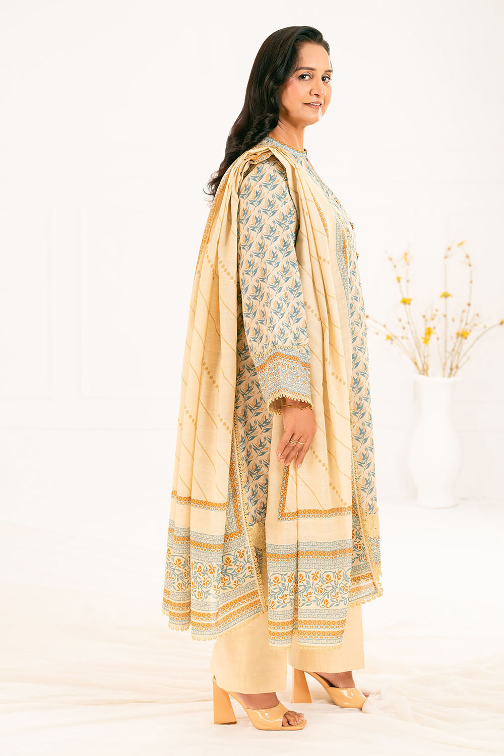 3 Piece Printed Khaddar Suit with Dupatta K-52105
