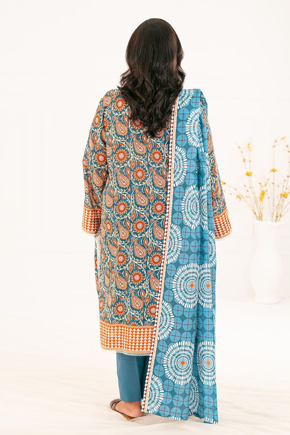 3 Piece Printed Khaddar Suit with Dupatta K-52108