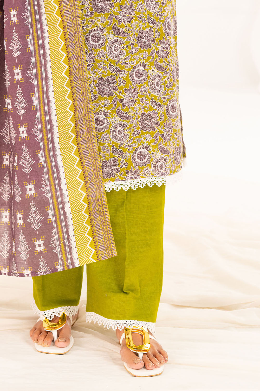 3 Piece Printed Khaddar Suit with Dupatta K-52116