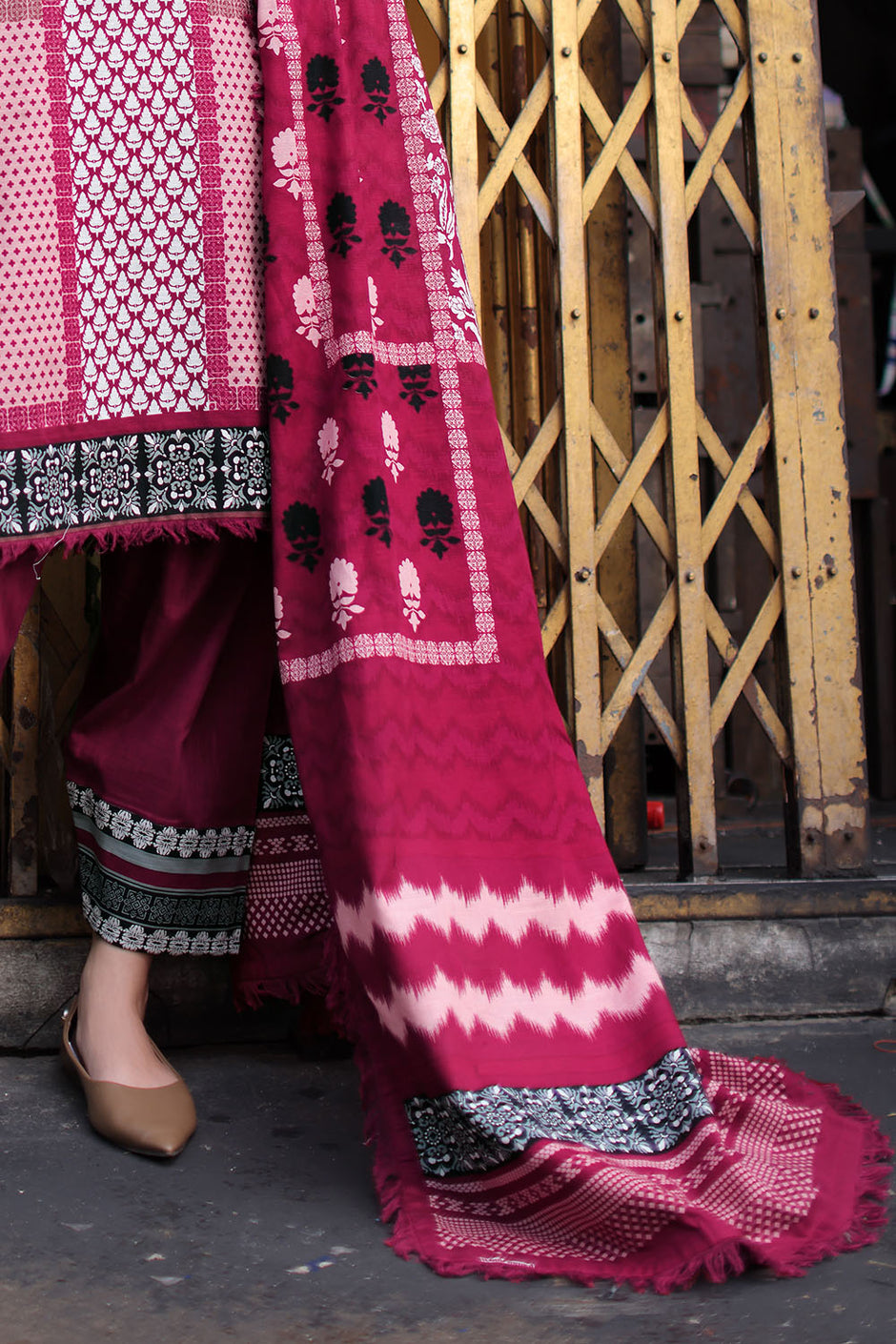 3 Piece Printed Khaddar Suit