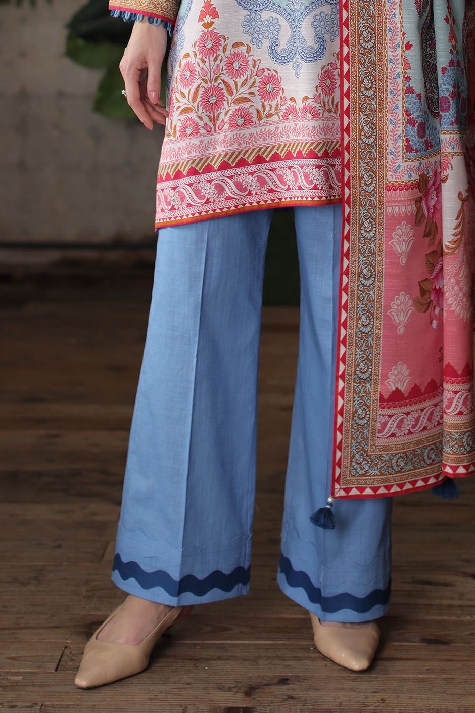 3 Piece Printed Khaddar Suit